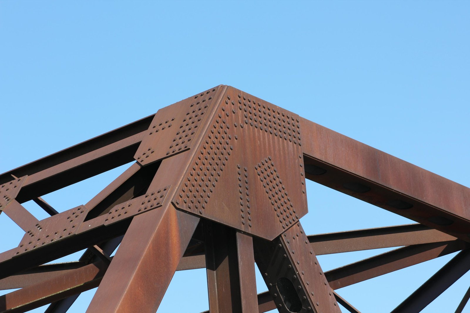 Upper angle connection